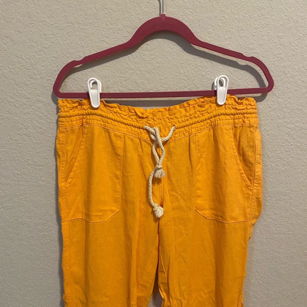 *Never Worn* Roxy beach pants.